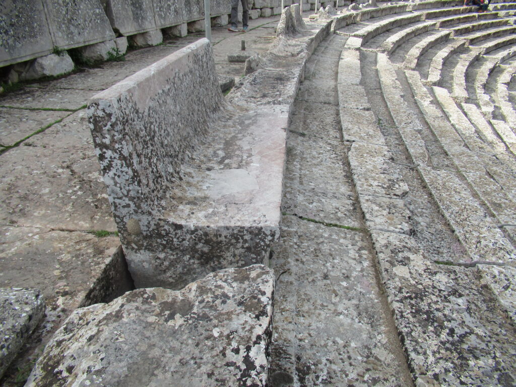 Sitzreihen im Theater von Epidauros