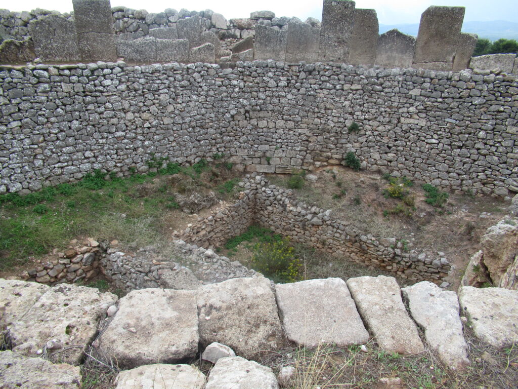 Im Inneren der Ruinen von Mykene