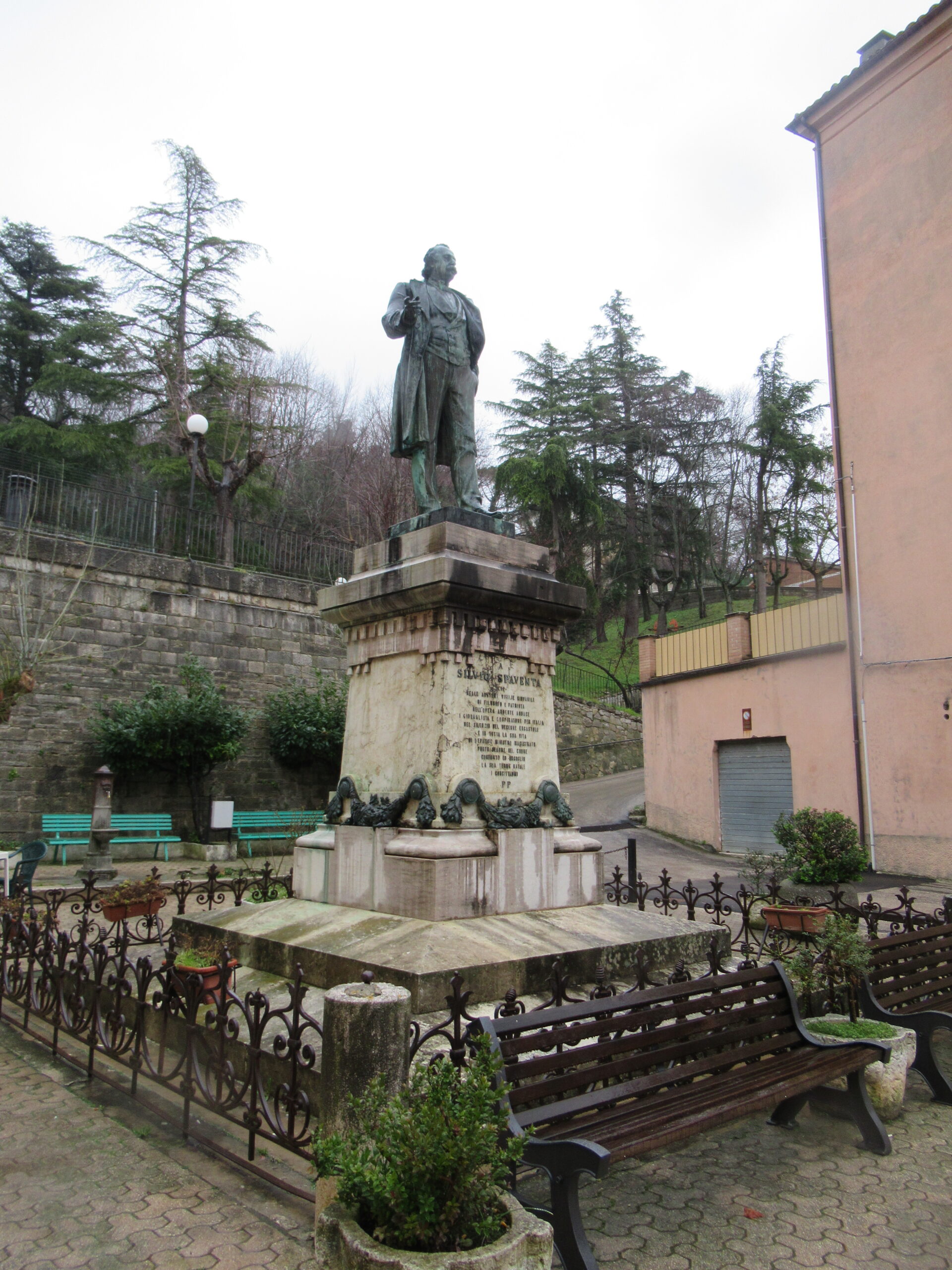 Statue auf der Piazza